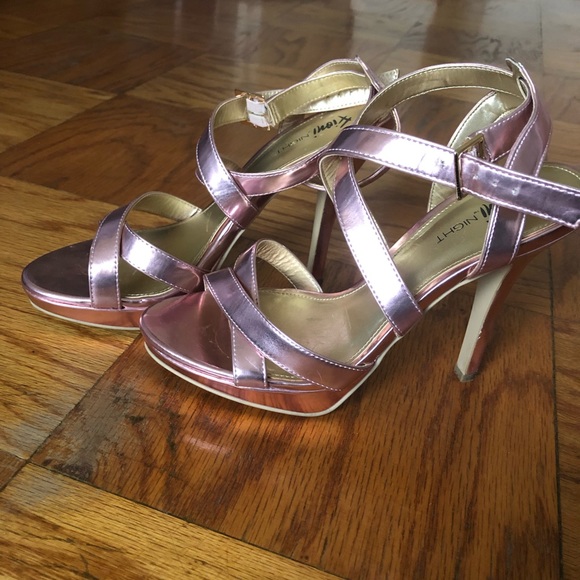 Chrome pink strappy heels - Picture 2 of 4